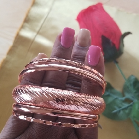 Brass Color Bangle - Picture 3 of 8